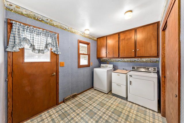 S78W30182 Sugden ROAD, Mukwonago, WI 53149