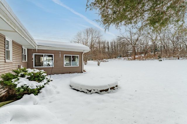 S78W30182 Sugden ROAD, Mukwonago, WI 53149