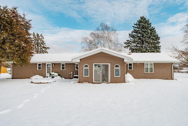 S78W30182 Sugden ROAD, Mukwonago, WI 53149