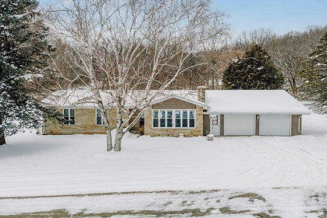 S78W30182 Sugden ROAD, Mukwonago, WI 53149