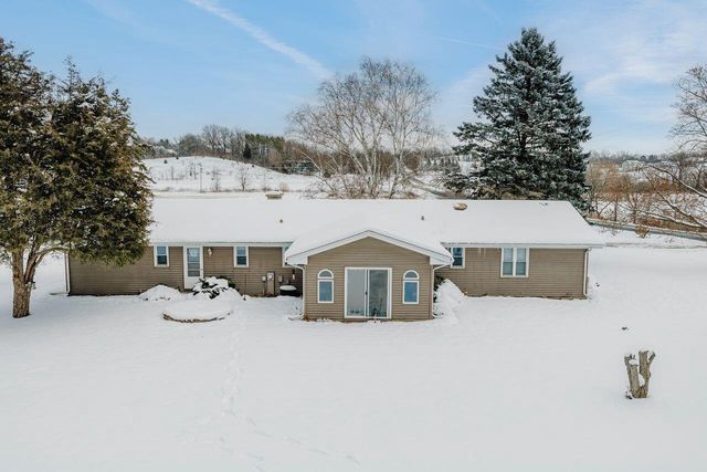 S78W30182 Sugden ROAD, Mukwonago, WI 53149