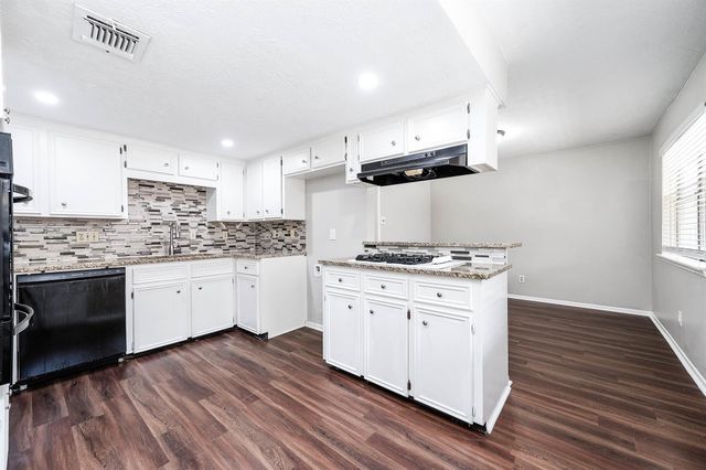 1922 Arcadia Drive, Sugar Land, TX 77498