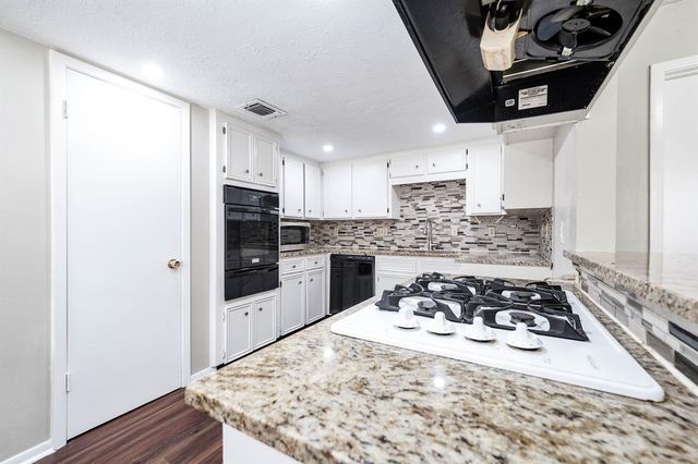 1922 Arcadia Drive, Sugar Land, TX 77498