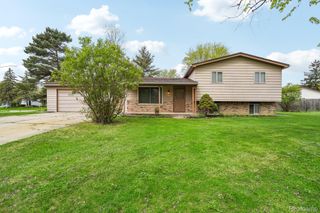 717 Murphy Court, Linden, MI 48451
