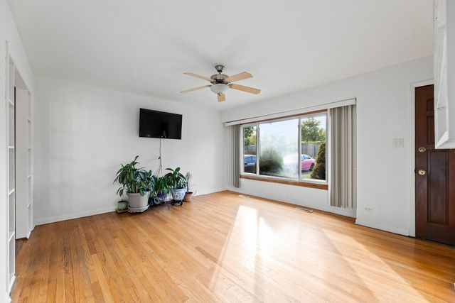 8245 S 83rd Avenue, Justice, IL 60458