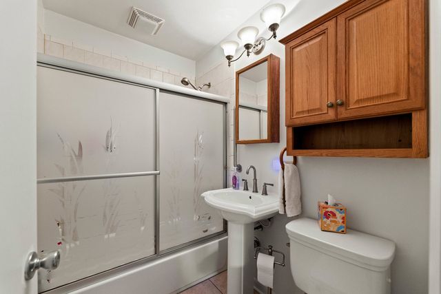 8245 S 83rd Avenue, Justice, IL 60458