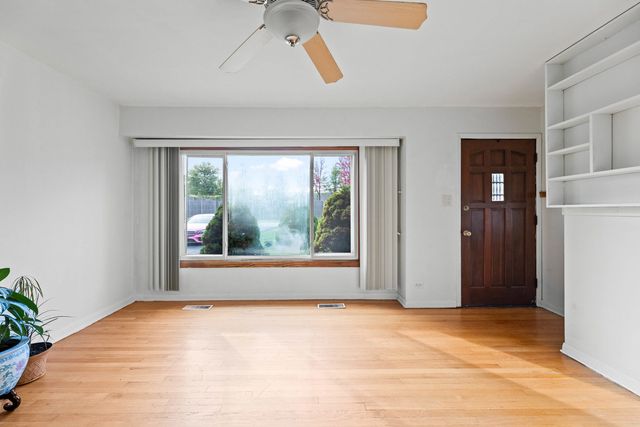 8245 S 83rd Avenue, Justice, IL 60458