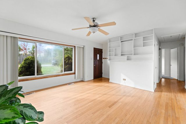 8245 S 83rd Avenue, Justice, IL 60458