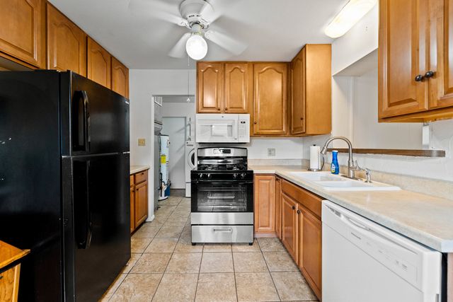 8245 S 83rd Avenue, Justice, IL 60458