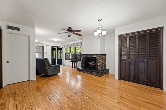 8245 S 83rd Avenue, Justice, IL 60458