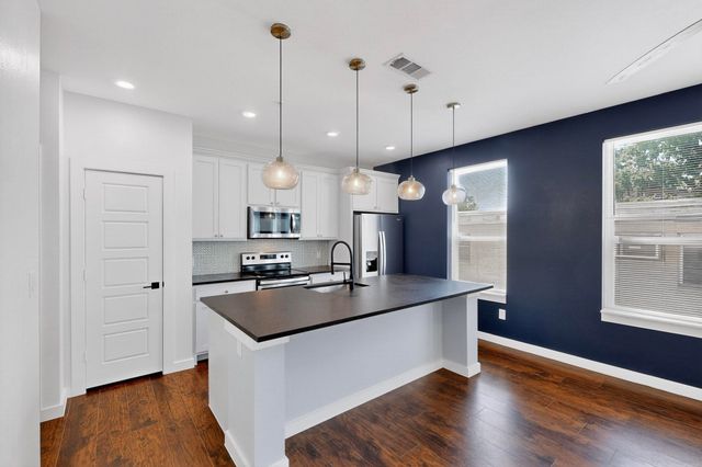 800 S Welch Street 106, Denton, TX 76201