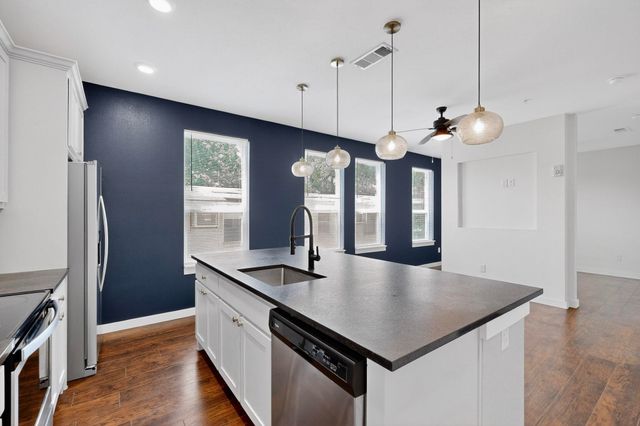 800 S Welch Street 106, Denton, TX 76201