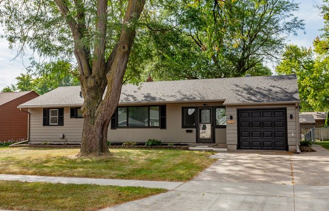 205 SE East Lawn Drive, Ankeny, IA 50021