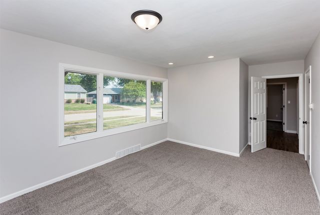 205 SE East Lawn Drive, Ankeny, IA 50021