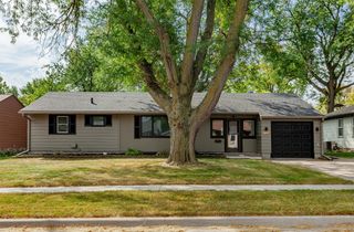 205 SE East Lawn Drive, Ankeny, IA 50021