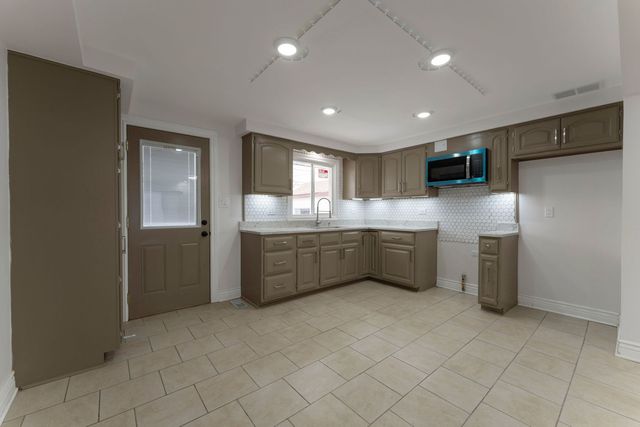 4515 W 88th Street, Hometown, IL 60456