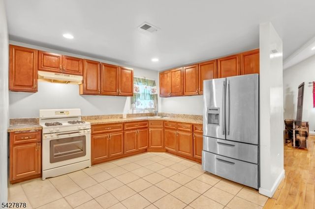 24 12Th Ave, Paterson City, NJ 07501