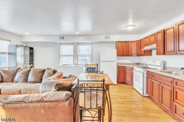 24 12Th Ave, Paterson City, NJ 07501