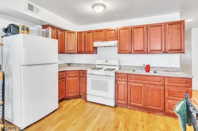 24 12Th Ave, Paterson City, NJ 07501