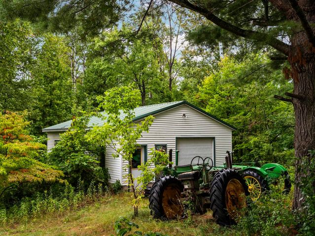 1719 Vanderlip Road, East Bay Twp, MI 49686