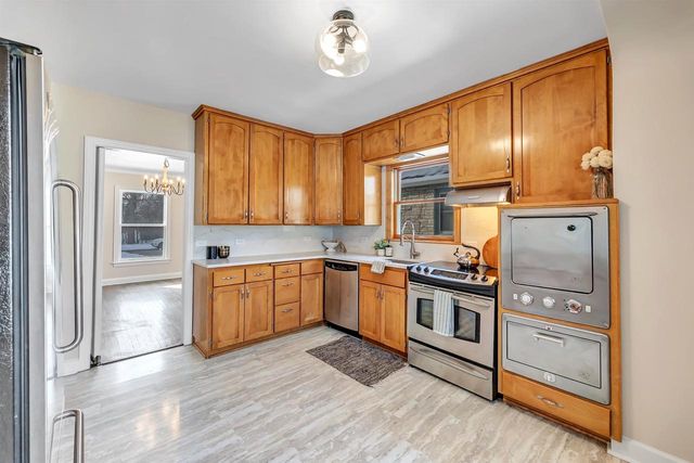 1306 E FOREST AVENUE, Neenah, WI 54956