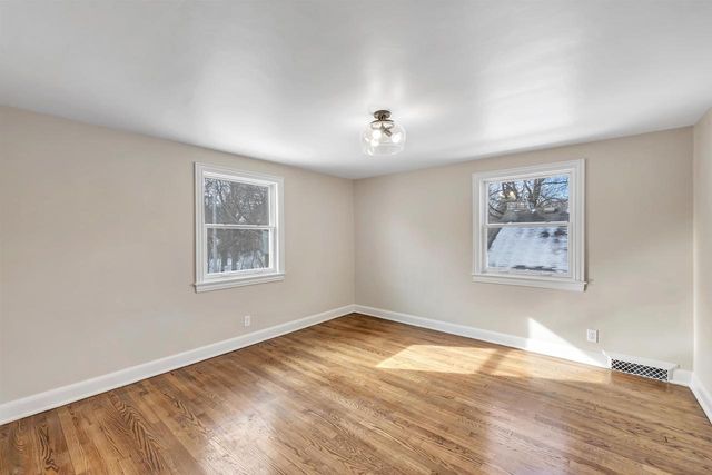 1306 E FOREST AVENUE, Neenah, WI 54956