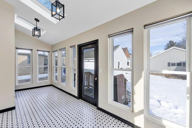 1306 E FOREST AVENUE, Neenah, WI 54956