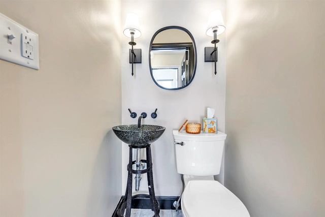 1306 E FOREST AVENUE, Neenah, WI 54956