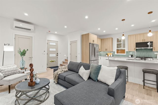 3552 S Dawson Street, Seattle, WA 98118
