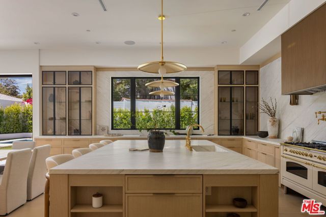 12041 Coyne Street, Los Angeles, CA 90049
