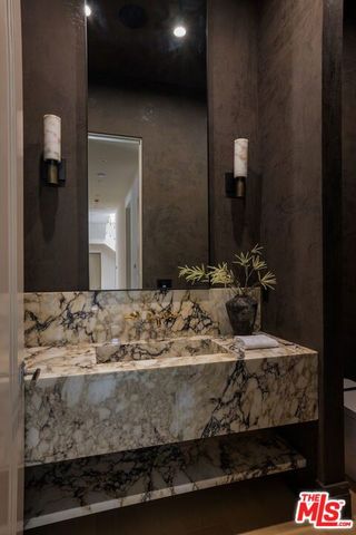 12041 Coyne Street, Los Angeles, CA 90049