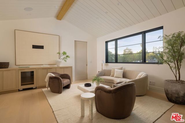 12041 Coyne Street, Los Angeles, CA 90049