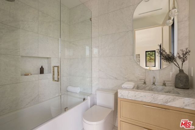 12041 Coyne Street, Los Angeles, CA 90049