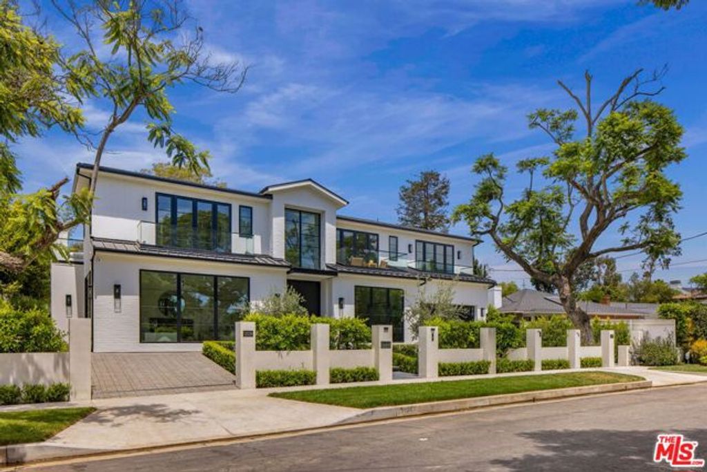 12041 Coyne Street, Los Angeles, CA 90049