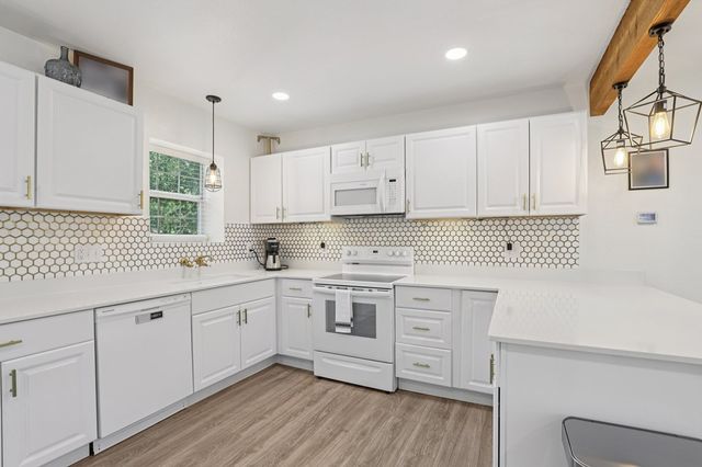 334 W Main St, Kerrville, TX 78028