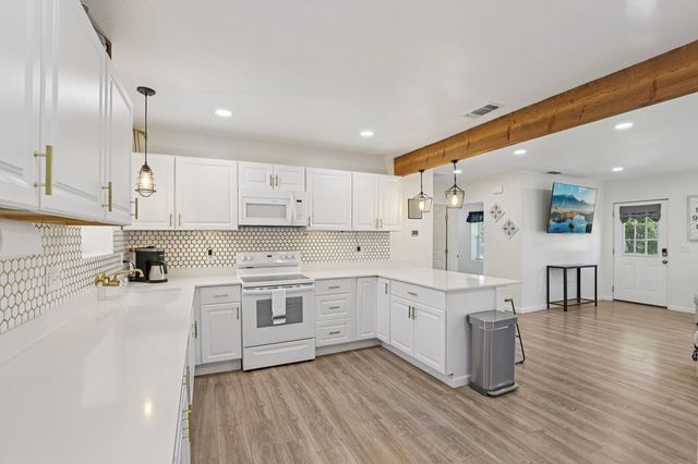 334 W Main St, Kerrville, TX 78028