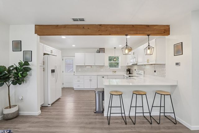 334 W Main St, Kerrville, TX 78028