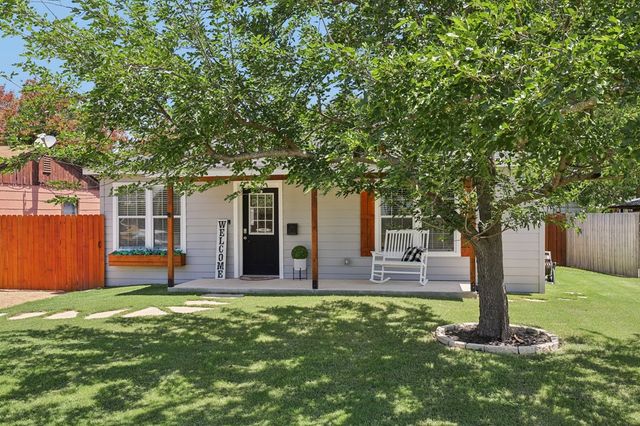 334 W Main St, Kerrville, TX 78028