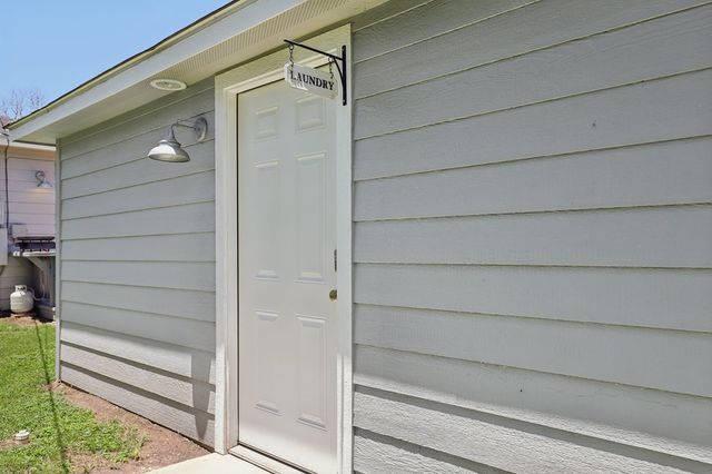 334 W Main St, Kerrville, TX 78028