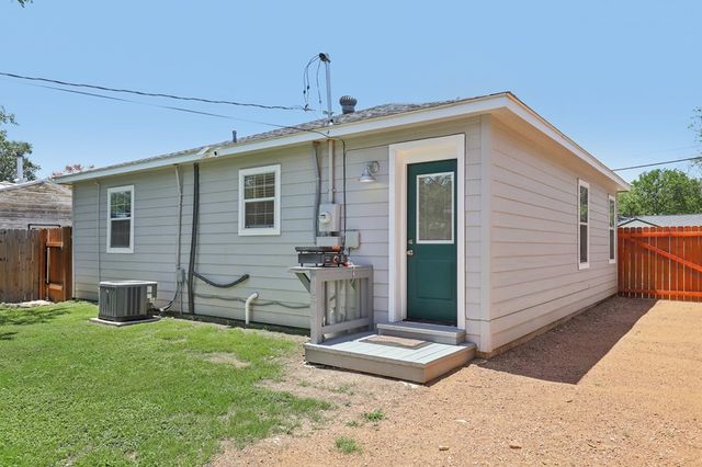 334 W Main St, Kerrville, TX 78028