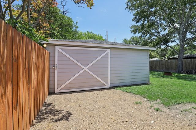 334 W Main St, Kerrville, TX 78028