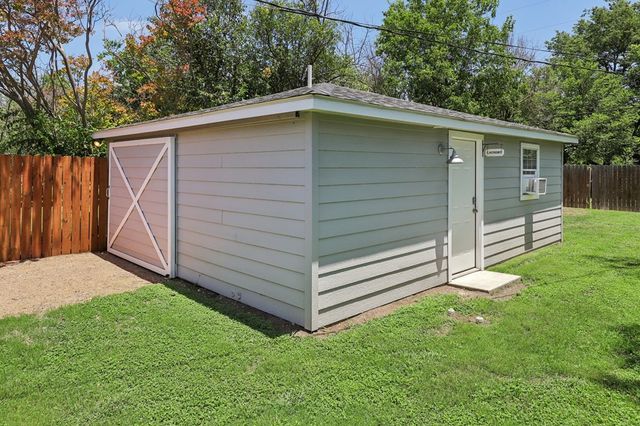334 W Main St, Kerrville, TX 78028