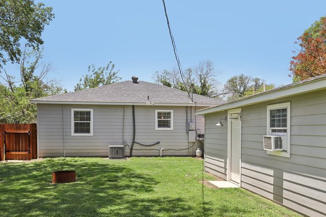 334 W Main St, Kerrville, TX 78028