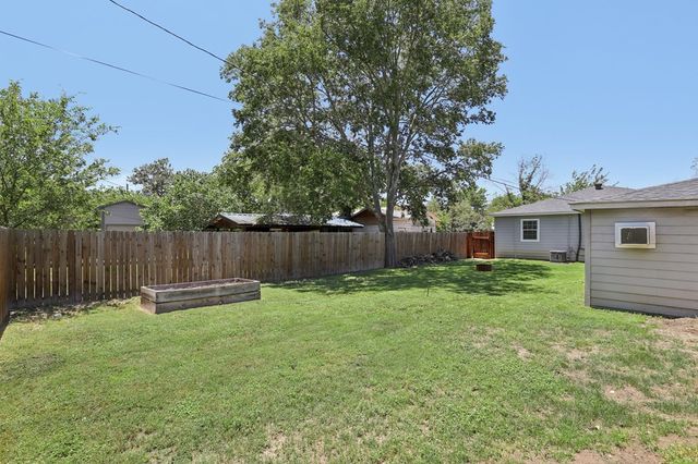 334 W Main St, Kerrville, TX 78028