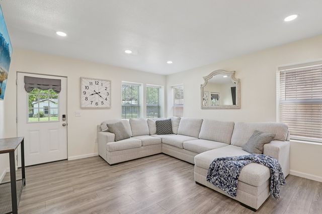 334 W Main St, Kerrville, TX 78028