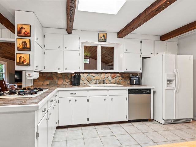 360 Wood St, Hopkinton, MA 01748