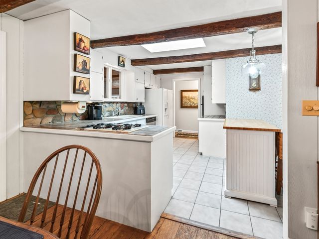 360 Wood St, Hopkinton, MA 01748
