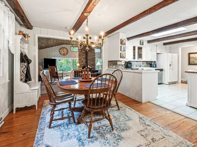 360 Wood St, Hopkinton, MA 01748