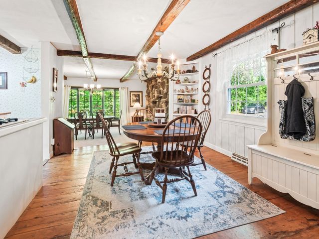 360 Wood St, Hopkinton, MA 01748