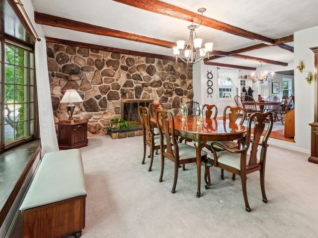 360 Wood St, Hopkinton, MA 01748